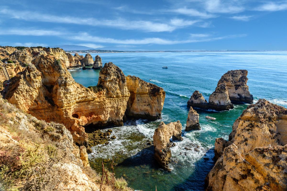 Fim da Época Alta no Algarve: A Hora Certa para Avaliar e Prevenir Infestações no Seu Negócio